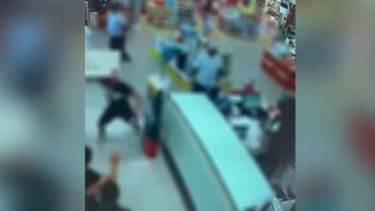 As imagens de distúrbios em hipermercado de Loures. PSP foi acionada