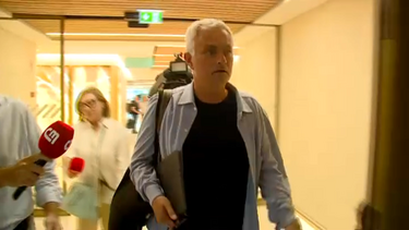 Mourinho apanhado pela CMTV na chegada ao aeroporto de Lisboa
