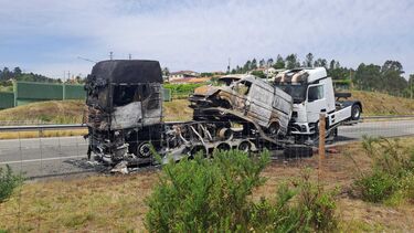 Camião que transportava carro arde na A4 em Penafiel