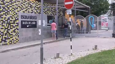 Criança de seis anos morre em sala de aula de escola no Seixal - a tratar