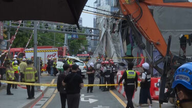 Imagens mostram aparato no local onde ponte colapsou na Coreia do Sul. Há três mortos