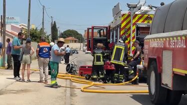 Três militares da GNR feridos em incêndio em armazém de cortiça em Setúbal