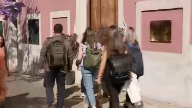 Inspetores da PJ entram na sede do PS em Lisboa. Veja as imagens  