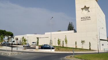 Empregada detida pela PSP por roubar joias à patroa