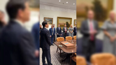 Bolo e velas: Secretário de Estado norte-americano Marco Rubio celebrou os 55 anos com elementos do gabinete