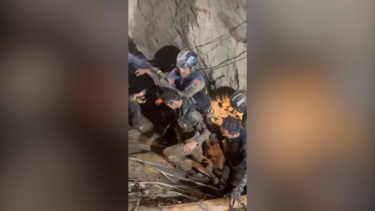 Primeiro sobrevivente preso em gruta inundada no Laos é resgatado