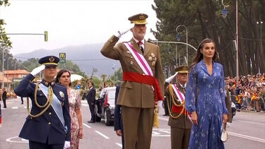 Rei de Espanha participa na parada militar anual do Dia das Forças Armadas