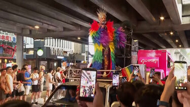 Chuva não trava desfile do Orgulho LGBTQ+ em Bangkok