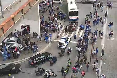 Adeptos do FC Porto começam a concentrar-se à porta do Estádio do Dragão