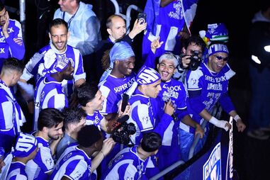 FC Porto levanta taça de campeão e faz megafesta no coração da cidade. Saiba tudo sobre as celebrações portistas