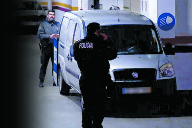 Descobre traição e acaba morto com 30 facadas durante visita às filhas