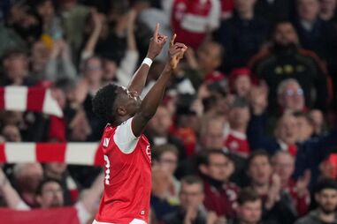 Golo de Bukayo Saka coloca Arsenal na final de Budapeste
