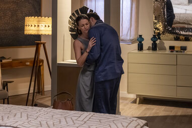 'Amor à Prova': Tomás (João Jesus) desconfia de Alice (Mafalda Marafusta)