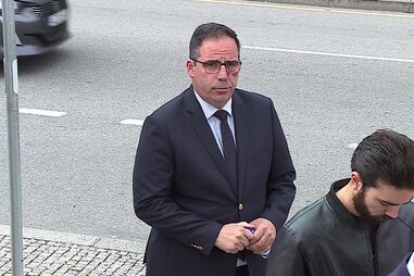 Patrocínio Azevedo à saída do tribunal após ser condenado