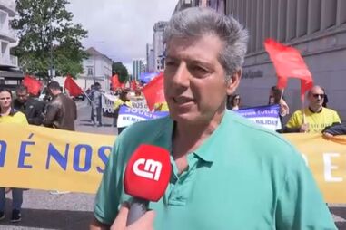 "Exigimos o reconhecimento”: presidente do sindicato dos enfermeiros explica greve que juntou mais de 100 profissionais de saúde