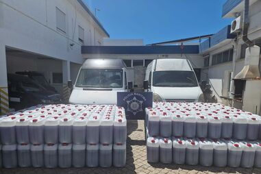 Polícia Marítima apreende mais de sete mil litros de combustível em Olhão
