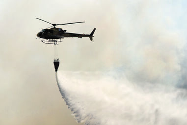 Operação visa suspeitas de corrupção na contratação de helicópteros de combate aos fogos 