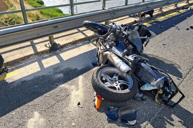 Três feridos graves em colisão entre carro e mota no IC1 em Alcácer do Sal