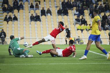 Benfica ganha frente ao Estoril, mas falha Liga dos Campeões
