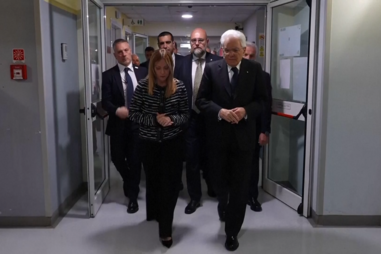 Presidente e primeira-ministra de Itália visitam vítimas de atropelamento no hospital em Modena
