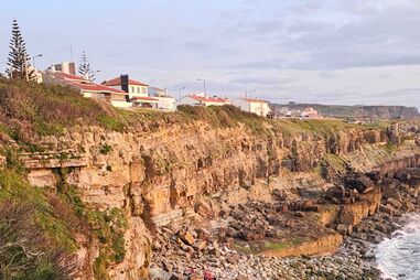 Pescador morre em queda nas rochas em Sintra
