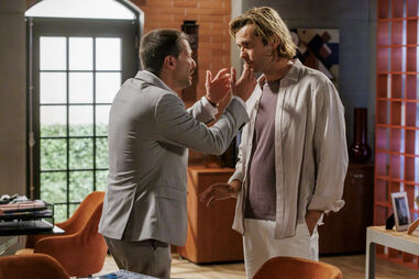 Sérgio (Afonso Pimental) alia-se a Henrique (Albano Jerónimo) contra Carolina (Luísa Cruz) em 'Vitória'