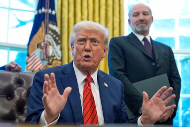Trump adia ataque ao Irão "até à próxima semana"