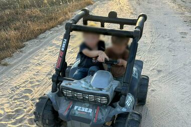 Crianças encontradas sozinhas em Alcácer do Sal relatam terem sido vendadas pelos pais para procurarem brinquedo