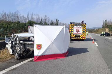 Homem morre em colisão entre dois carros na A25 entre os nós de Albergaria-a-Velha e Talhadas