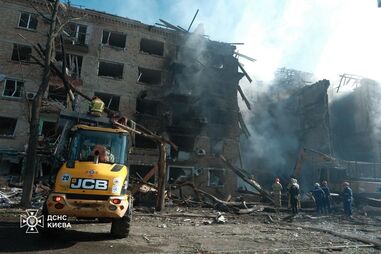 Ataques russos em Kiev causam mortos e feridos