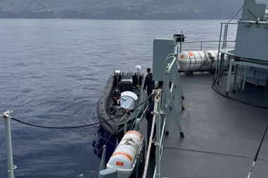Marinha resgata cinco tripulantes de embarcação à deriva ao largo da ilha da Madeira