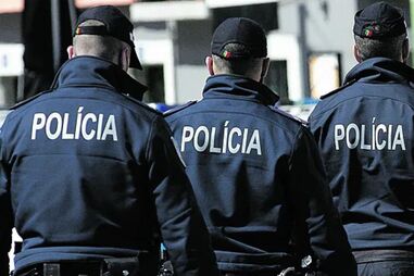 PSP criou um perímetro de segurança no local dos disparos, na Pontinha