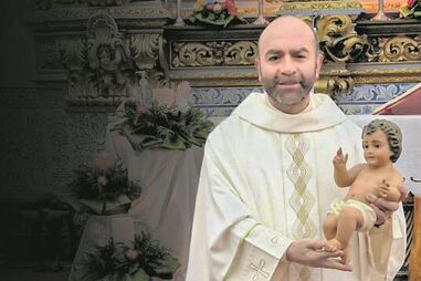 Padre expulso dos altares por abuso sexual vive sozinho e isolado a 200 metros da Igreja