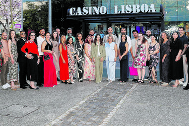 Uma noite de divertimento no Casino Lisboa fez as delícias dos 16 casais de Santo António 
