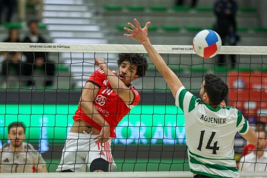 Sporting sagra-se bicampeão nacional de voleibol ao bater Benfica no terceiro jogo
