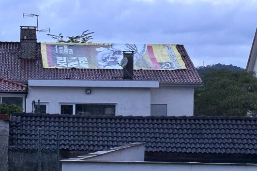 Raio provoca incêndio em telhado de casa em Monção