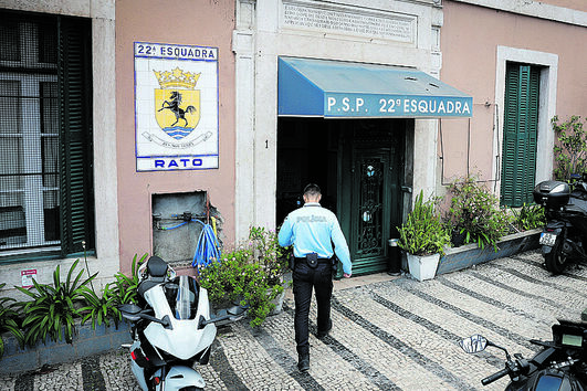 Prisão domiciliária para três agentes da PSP suspeitos de agressões na esquadra do Rato