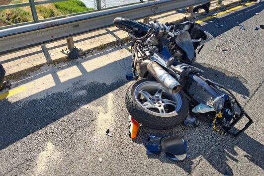 Três feridos graves em colisão entre carro e mota no IC1 em Alcácer do Sal