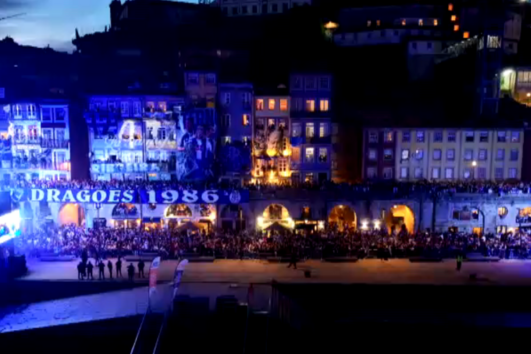 Euforia e fogo de artifício: Imagens de drone mostram festejos na zona da Ribeira do Porto