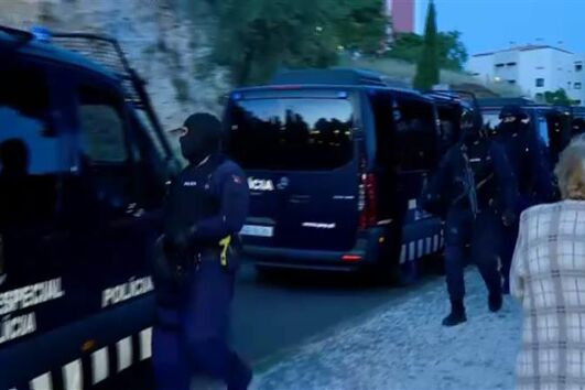 Homem barricado ameaça explodir prédio na Ajuda em Lisboa