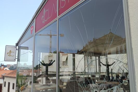 Claustro Bar em Coimbra assaltado e vandalizado