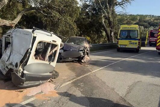 Três feridos em despiste seguido de colisão entre dois carros em Castelo Branco