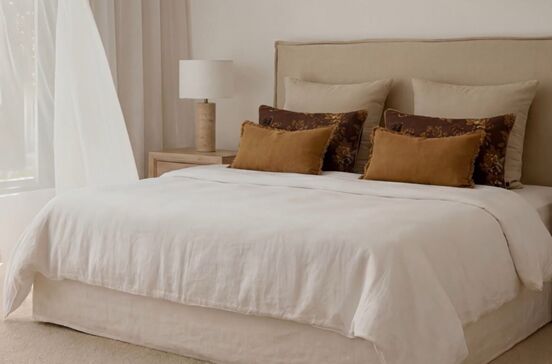 Quarto decorado com estilo Kenay Home, do colchão ao candeeiro