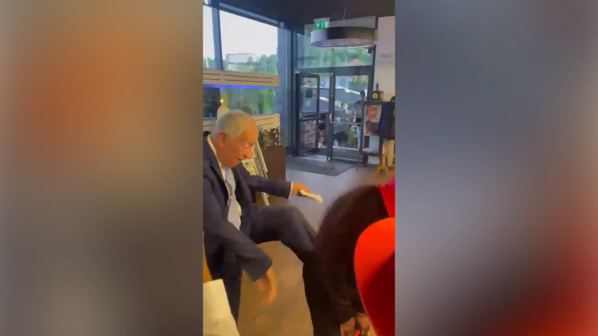 Marcelo Rebelo de Sousa lança estudantes para a vida... a pontapé