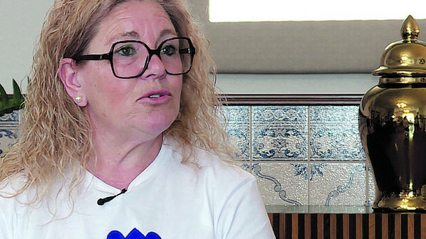 “Parecia uma boneca de trapos, não se mexia”: mãe de mulher com doença rara relata momentos difíceis