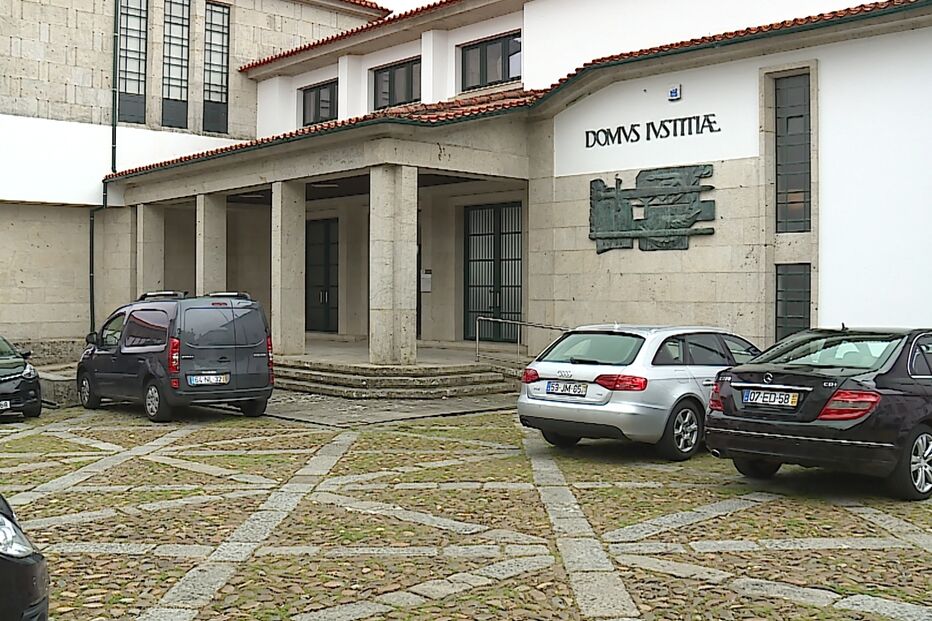 Edifício com a inscrição 