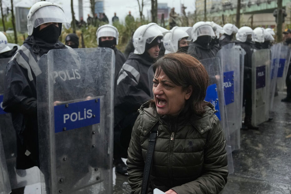 Centenas de manifestantes foram detidos nas celebrações do 1.º de Maio em Istambul,Turquia