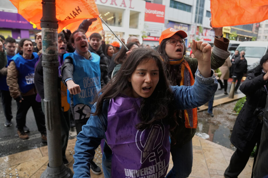 Centenas de manifestantes foram detidos nas celebrações do 1.º de Maio em Istambul,Turquia