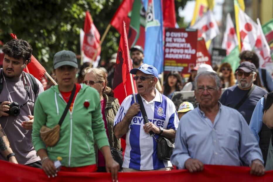 Milhares manifestam-se em Lisboa contra o pacote laboral no Dia do Trabalhador
