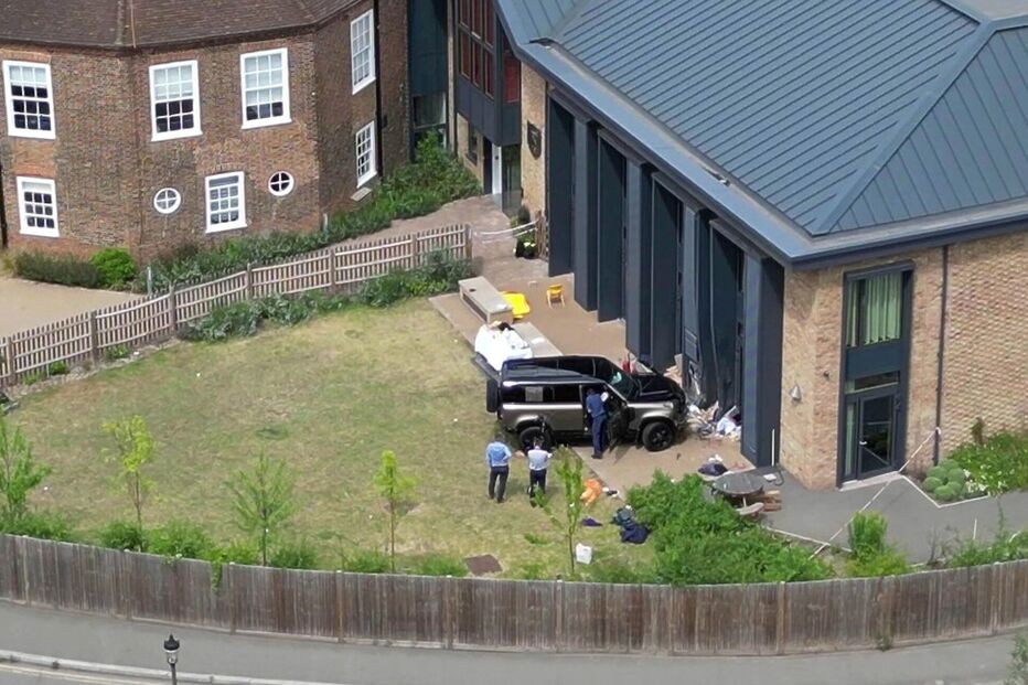 Acidente que matou duas crianças após invasão de festa escolar com carro em Londres